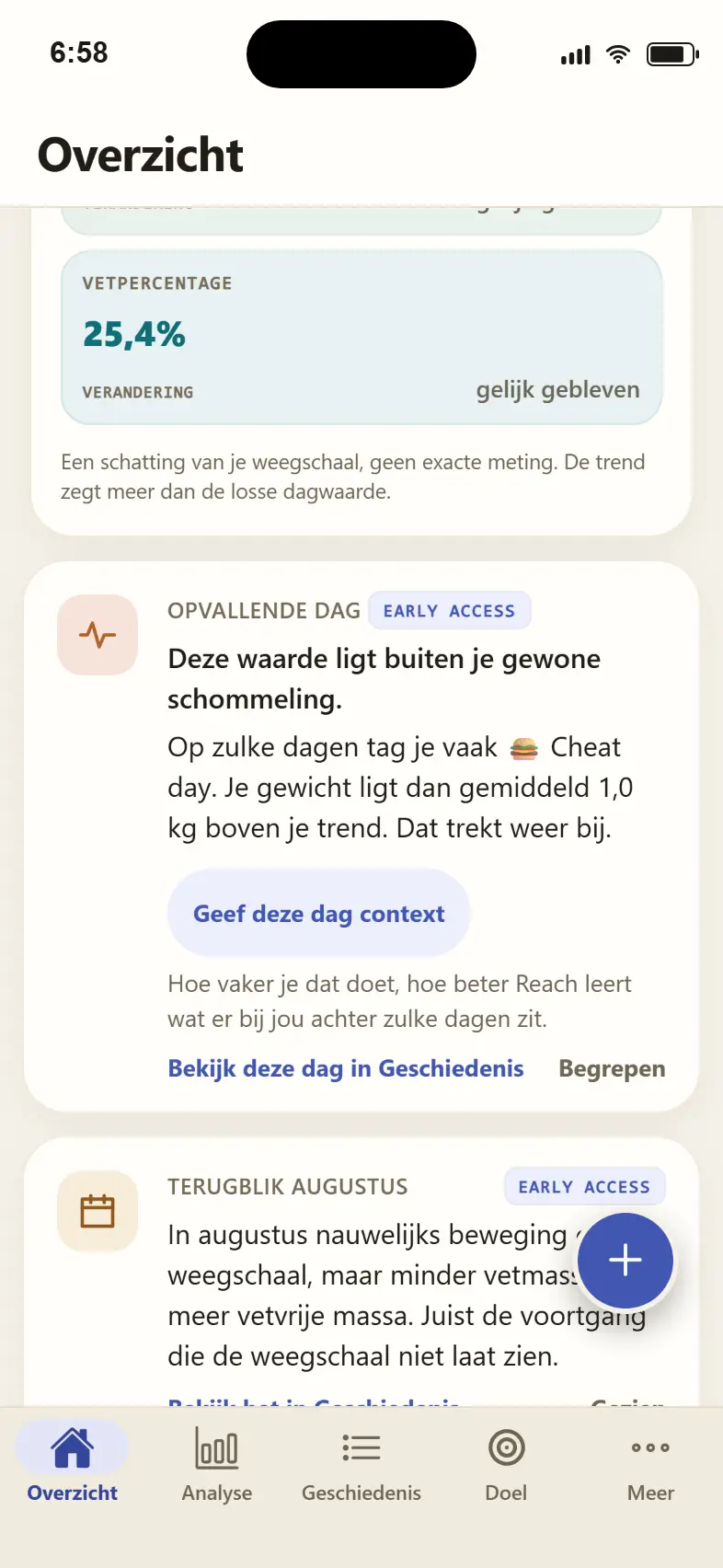 App-screenshot Overzicht: de kaart Opvallende dag legt uit waarom het gewicht opvalt: op zulke dagen label je vaak Cheat day, je gewicht ligt dan gemiddeld 1,0 kilogram boven de trend en trekt daarna weer bij. Daaronder de knop Deze dag duiden.