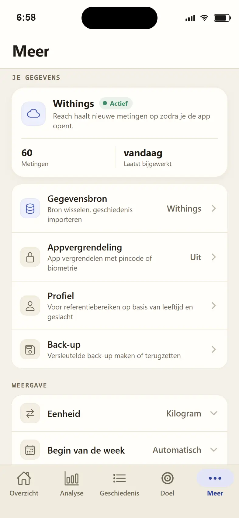 App-screenshot Meer: gegevensbron kiezen en geschiedenis importeren, app beveiligen met pincode of biometrie, versleutelde back-up maken.
